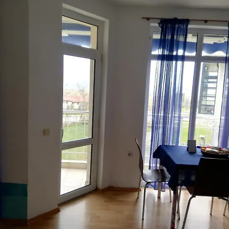 Апартамент Ема Apartment *