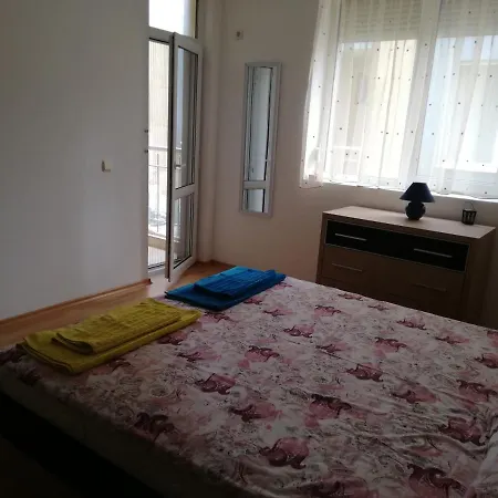 Апартамент Ема Apartment *
