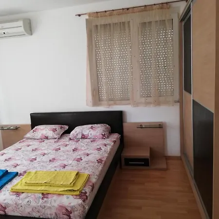 Апартамент Ема Apartment